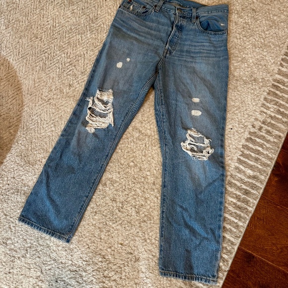 Levi's 501 Original Cropped Ripped Women's Jeans Size 28 - Picture 2 of 5